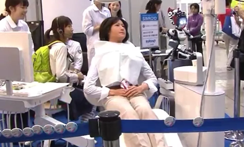 日本病人模拟机器人，吓唬周围的医生
