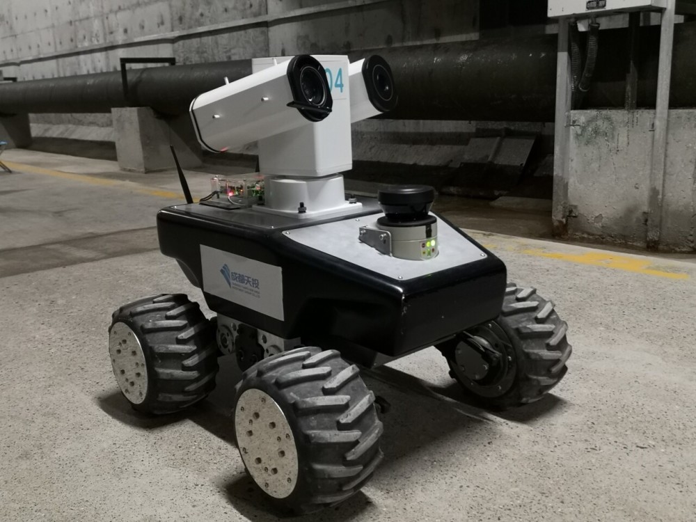 搭建智能巡检机器人，提高地下综合管廊巡检的安全性和效率