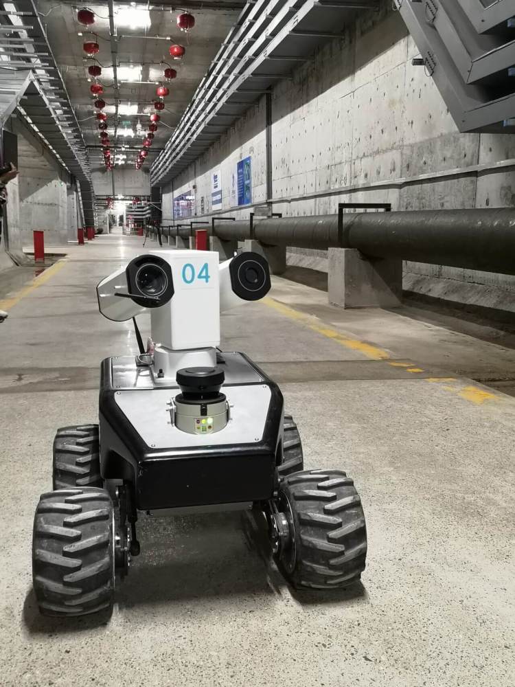 搭建智能巡检机器人，提高地下综合管廊巡检的安全性和效率