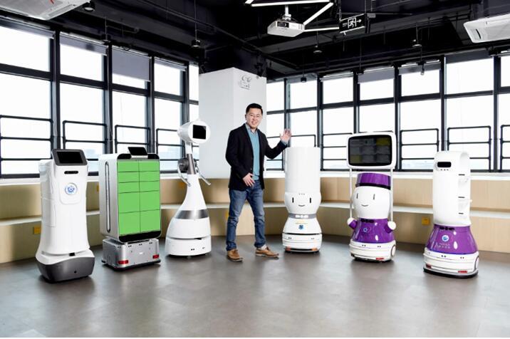 2020年，该机器人公司筛选出一批送餐机器人