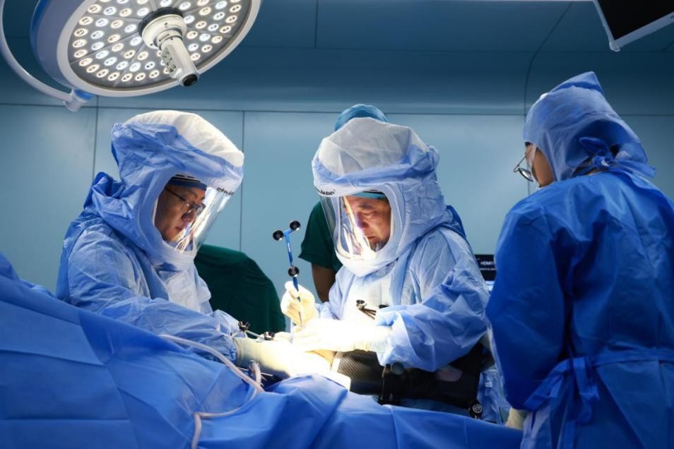 智能骨科呆板人扶助崭新生物型人为膝关键置换术在乐城实行
