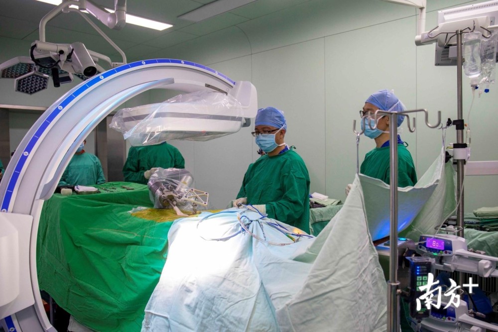微创更精准！珠海这家病院发展首例骨科手术呆板人扶帮忙术