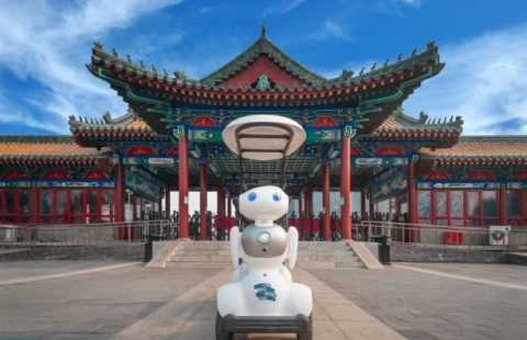 北京莲花池公园引入“护卫机器人”，打造智慧公园新体验