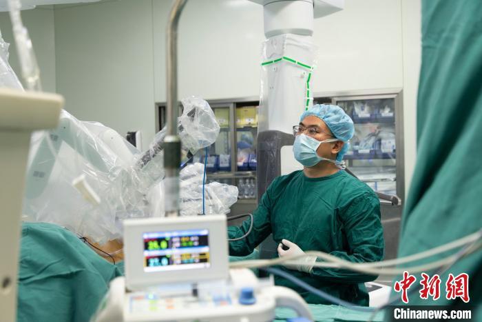 宁夏首个呆板人微创手术重心创造 引进寰球最进步手术呆板人