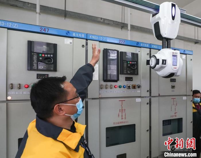 智能巡检机器人亮相京港地铁 科技创新提升运维水平