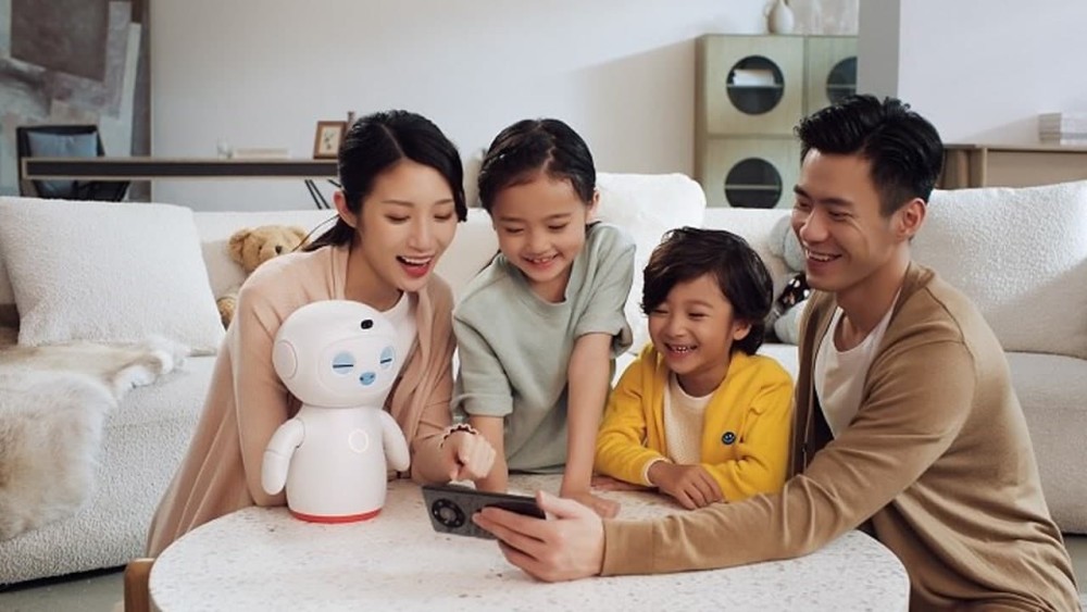 华为首款智能儿童陪伴机器人见面