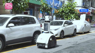 智能机器人上街“喊话” 这个“机器人”巡查员不得了