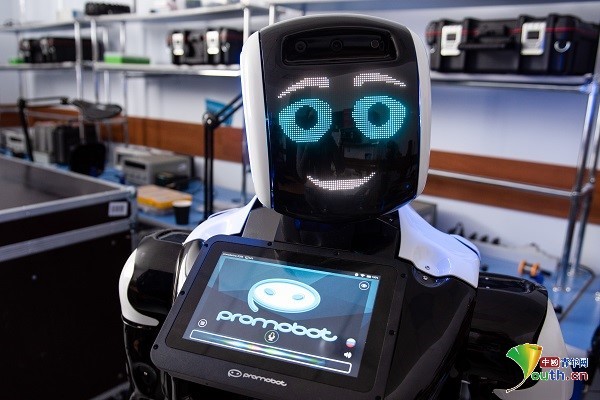 俄罗斯推出服务机器人 可上岗担任导游机场“员工”