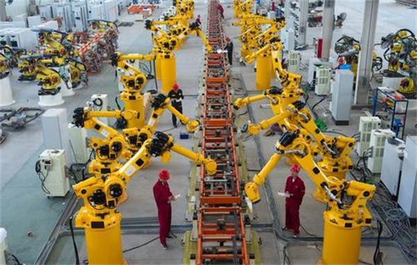 中国制造业的命脉，却被4家海外巨头垄断，国产机器人换道超车