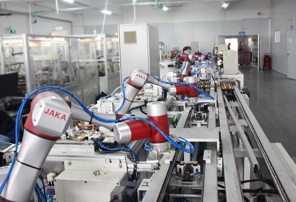 中国制造业的命脉，却被4家海外巨头垄断，国产机器人换道超车