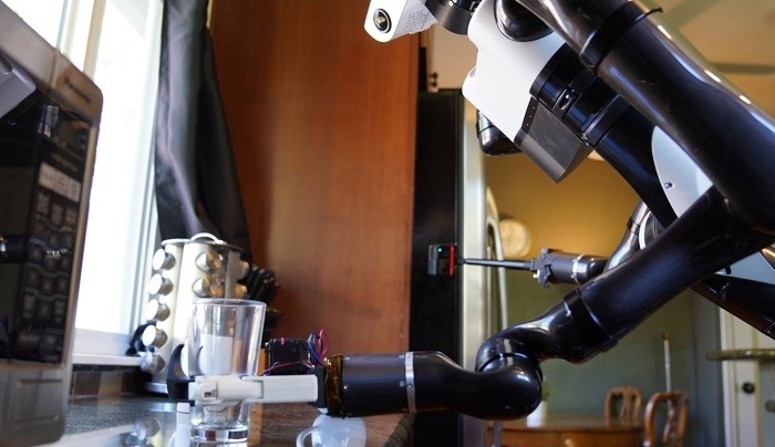 积极应对老龄化？丰田研究所展示家务机器人最新进展