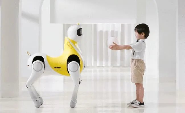 小鹏变身造“马”新势力，车企研发智能机器人意义何在？