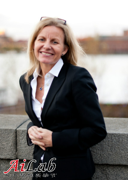 图为EMC全球前端营销和渠道营销高级副总裁Helene Barnekow