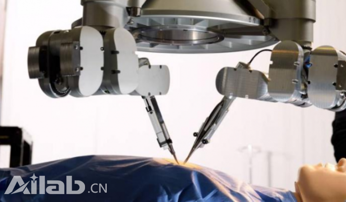 荷兰外科医生完成由机器人辅助的超微外科手术