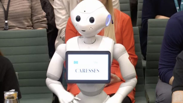 软银Pepper机器人出席英国下议院听证会