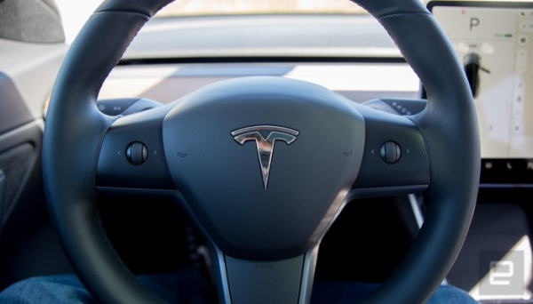 特斯拉发布Model 3软件更新：自动驾驶控制将安排在方向盘上